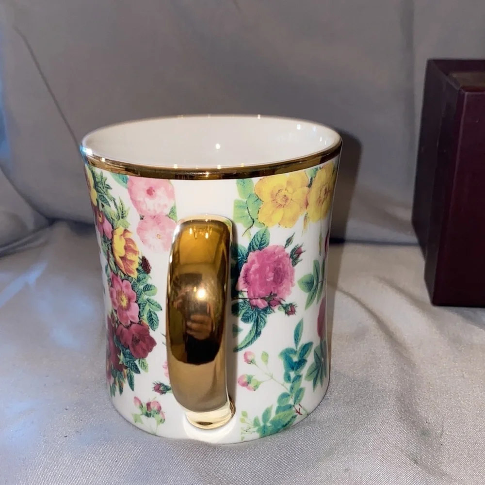 Bx47 New in box, vintage Victorian trading Co Mug